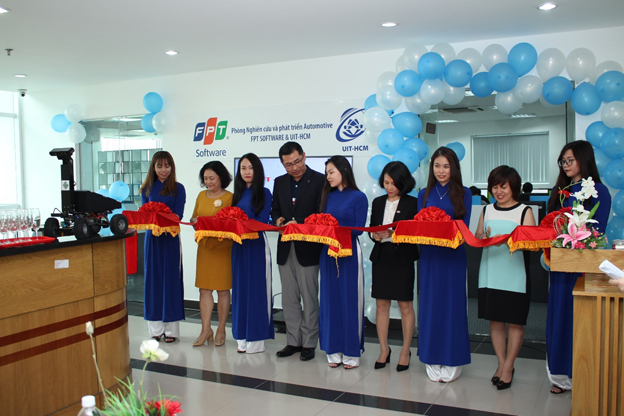 UIT’s President, representatives of FSOFT and AISIN join in an inaugurated ribbon-cutting ceremony to bring FSoft – University of Information Technology Automotive R&amp;D Laboratory to the public