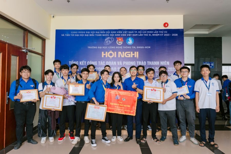 The Computer Engineering Student Union - Youth Union Achieves Success at the University of Information Technology's 2022-2023 Year-End Conference