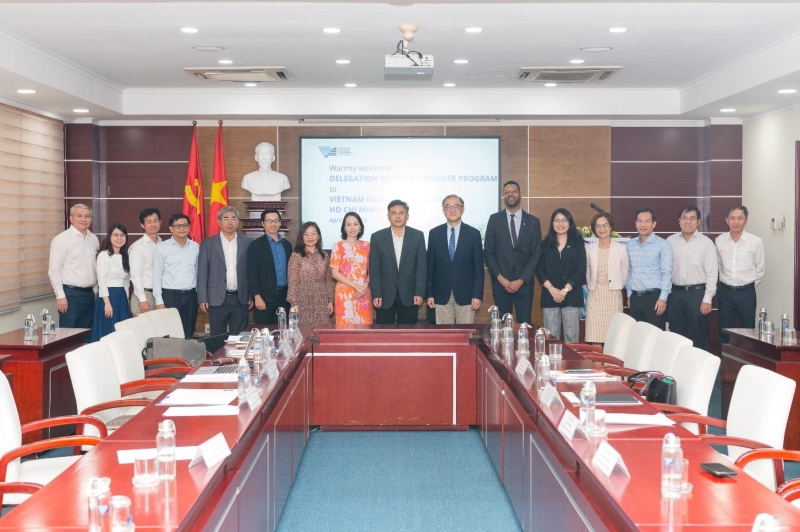  The U.S. speaker shared experiences on STEM education and university-industry collaboration.