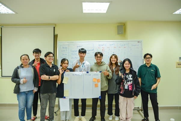 UIT collaborates with Axon Active Vietnam to organize the course 'IT Project Deployment with Scrum 2023.'
