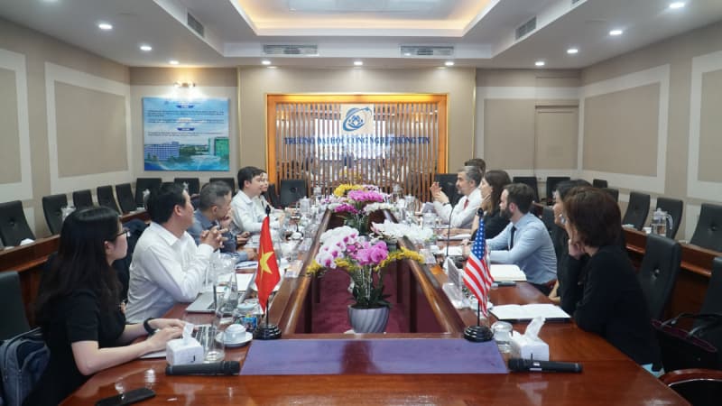 US Diplomatic Delegation Discusses Cooperation with VNUHCM on Semiconductor Technology