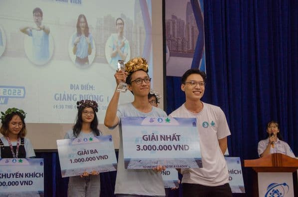 Honoring the new champion in  The 2022 UIT’s Student Leadership Competition
