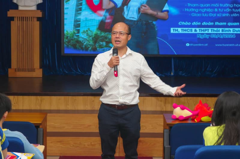 Uni Tour 2024: International School Students Enthusiastic about AI and IOT Knowledge