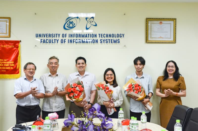  Congratulations to the Master's students in the Information System field on the successful defense of their theses