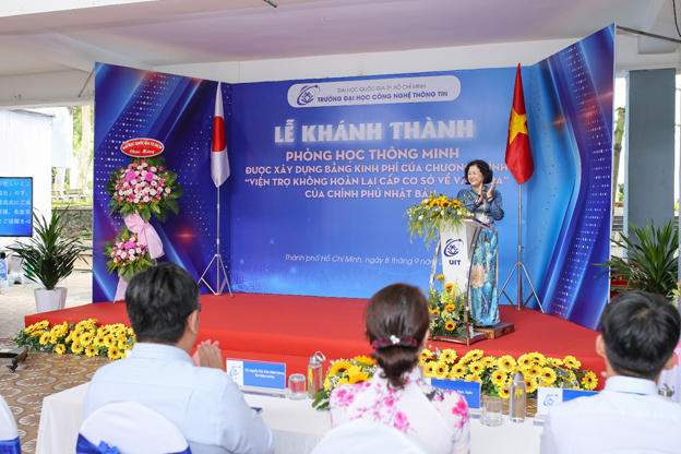 Assoc. Prof. Nguyen Hoang Tu Anh paid tribute to the Government and people of Japan