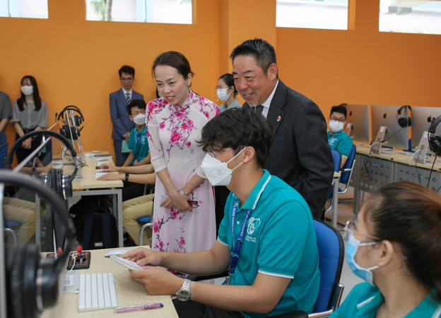 Lecturers and UIT’s students used the Classroom for the debut