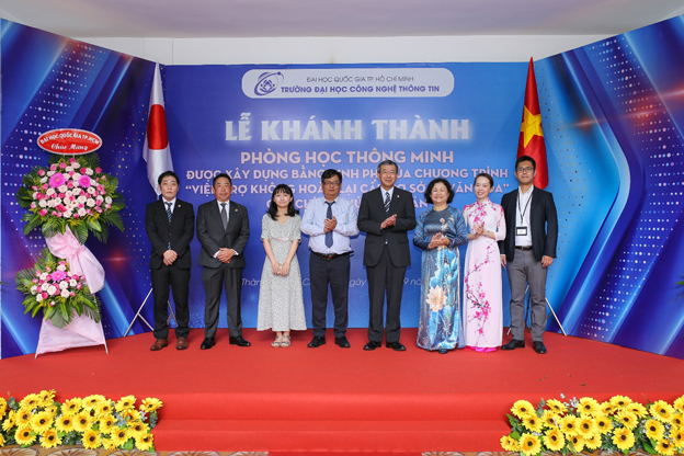 The representatives took a picture at the ceremony