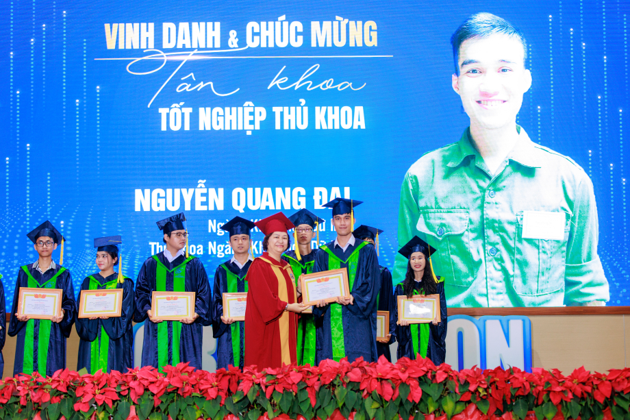 A group of people in graduation gowns and caps

Description automatically generated
