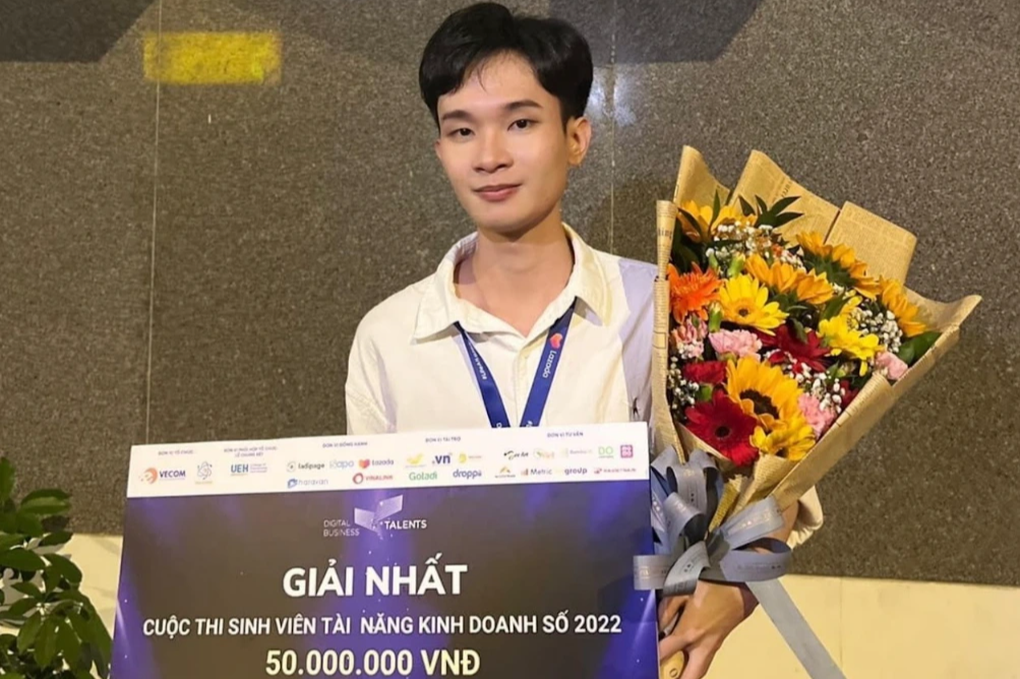 Thủ khoa ngành thương mại điện tử từng khóc như mưa vì chọn sai ngành - 1