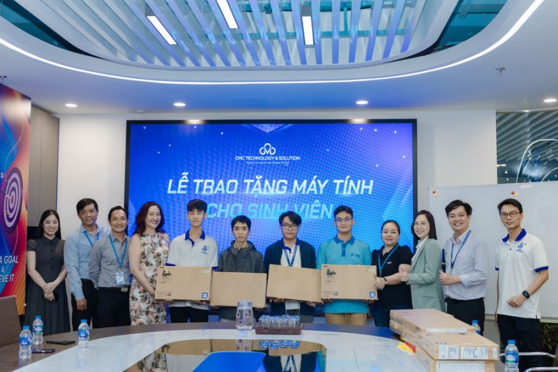 https://www.uit.edu.vn/sites/vi/files/image_from_word/tang_may_tinh_2.jpg