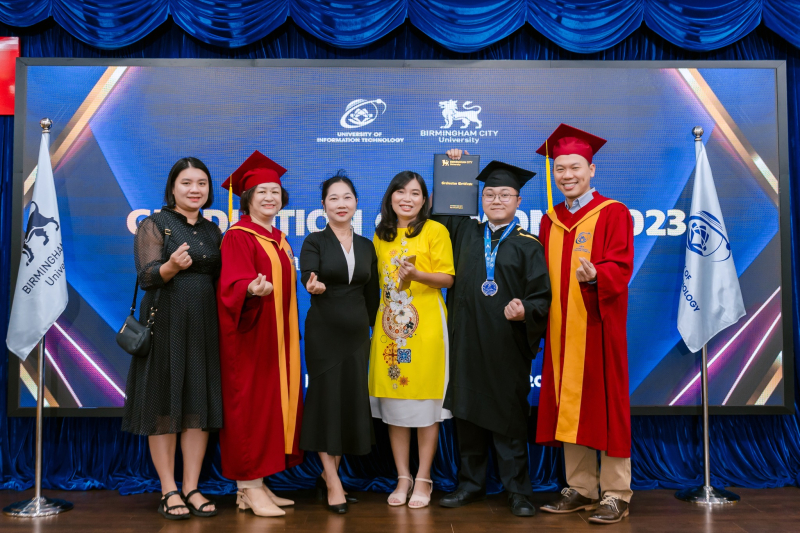 https://www.uit.edu.vn/sites/vi/files/image_from_word/tot_nghiep_3.jpg