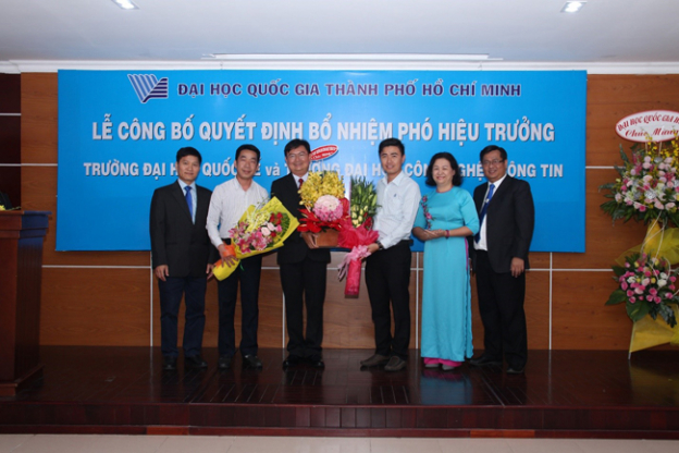 Representatives from UIT’s Trade Union, Youth Union gave bunches of flowers to  the new Vice Rector Dr. Nguyen Anh Tuan 