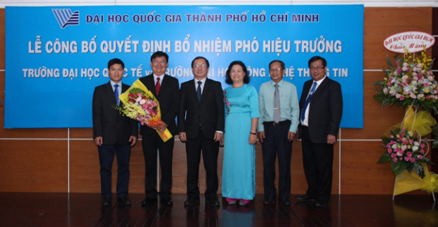 The new Vice Rector Dr. Nguyen Anh Tuan took a picture with the leaders  from VNUHCM and UIT