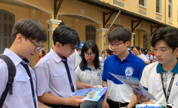UIT Student Ambassadors Make a Stop at Nguyen Thi Minh Khai High School (District 3, Ho Chi Minh City)