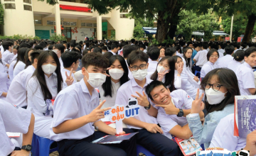 A Journey of Connection - UIT Student Ambassadors Have Arrived at Nguyen Thuong Hien High School