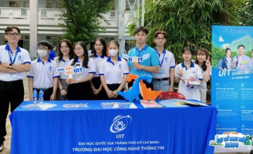 "The Connecting Journey" - The next destination of UIT Student Ambassadors is Hoàng Hoa Thám High School