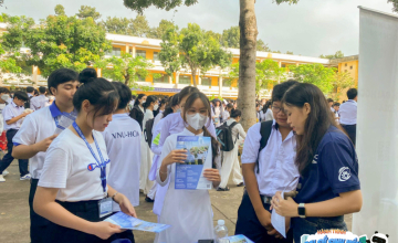 "The Connecting Journey" - UIT Student Ambassadors Visiting Nguyen Hue High School