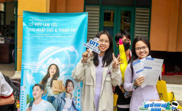 Connection Journey - UIT Student Ambassadors Visit Trưng Vương High School
