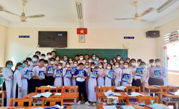 Connection Journey - UIT Student Ambassadors Visit Can Duoc High School