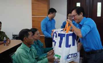 The Trade Union of Vietnam National University Ho Chi Minh City (VNUHCM) organizes various activities to care for the Tet holiday of the Year of the Tiger.