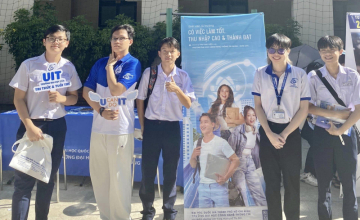  Connecting Journey - UIT Student Ambassadors Visit Le Quy Don High School - Ho Chi Minh City