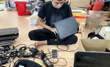  Donating 5 Used Computers to Mộ Đức High School No. 2