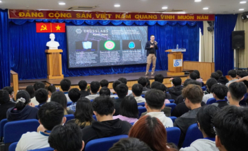AI Expert Shares Unique Perspective on Artificial Intelligence with UIT Students
