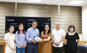 A delegation from the Singapore Management University (SMU) visited and collaborated with UIT