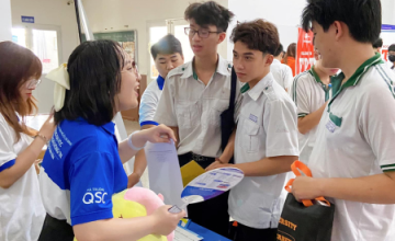 The Student Ambassadors from UIT and BCU visited Thang Long High School Branch 3 - Connecting to create future peaks