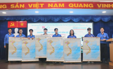 Map Donation Program and Response to the Campaign "Proud of Vietnam's Land and Sea Strip"