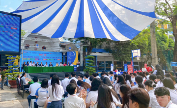 Student Ambassadors from BCU and UIT Visit Thanh Binh High School