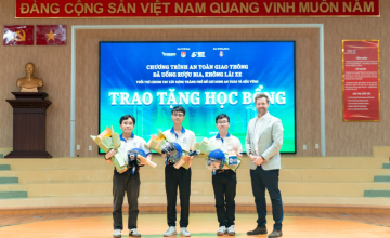 Heineken Việt Nam trao học bổng tiếp sức sinh viên UIT vượt khó học tập tốt