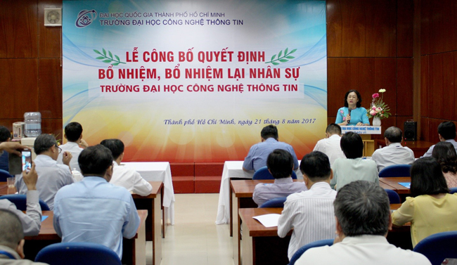 Dr Nguyen Hoang Tu Anh made a remark to congratulate new management leaders