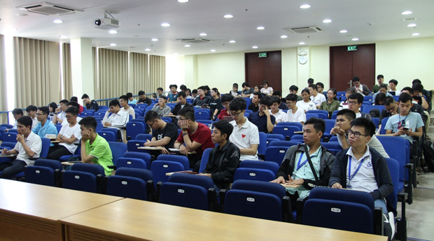 IT students are attending the workshop