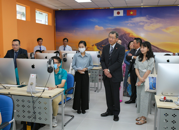 Japan’s representatives, lecturers and students visited the Smart Classroom