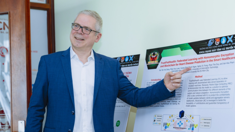 Professor Dirk Slama showed interest in the scientific research papers of the students.